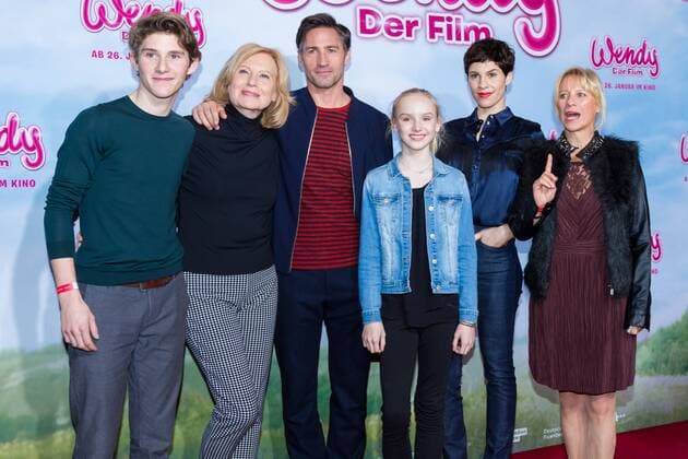 Julius Hotz, Maren Kroymann, Benjamin Sadler, Jule Herman, Jasmin Gerad, Dagmar Seume bei der Premiere - Wendy - am 15.01.2017 im Cinedom Kino in Köln. Premiere - Wendy -