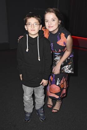 Jella Haase mit Fan bei der Premiere des Kinofilms Ritter Rost 2 - Das Schrottkomplott im Mathäser Filmpalast in München, 15.01.2017 Foto:xP.xSchönbergerx xFuturexImage