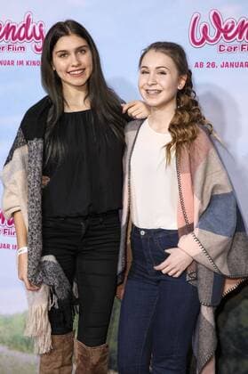 Ana Lisa Kohler und Kassandra TypischKassii bei der Premiere des Kinofilms Wendy - Der Film im Cinedom. Köln, 15.01.2017 Foto:xC.xHardtx xFuturexImage