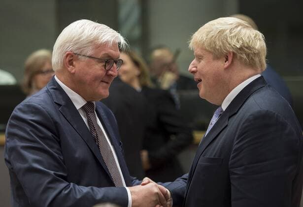 Themen der Woche Bilder des Tages January 16, 2017 - Brussels, Bxl, Belgium - German Foreign Minister, Frank Walter-Steinmeier (L), and British Foreign Secretary Boris Johnson during FAC the EU Foreign Ministers Council at European Council headquarters in Brussels, Belgium on 16.01.2017 by Brussels Belgium - ZUMAw80_ 20170116_zaf_w80_007