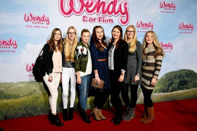 Youtuber Romina Meier,l-r, Horsedestiny, BinieBo, Damiana Spöckinger, Julia Köster, nicht erkannt und Anja M am 15.01.2017 in Köln auf dem roten Teppich bei der Premiere des Films Wendy der Film im Kölner Cinedom.