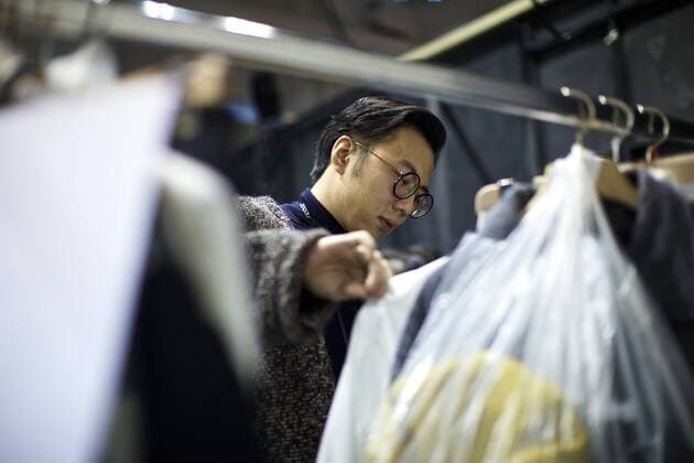 MILAN, Jan. 16, 2017 -- Chinese designer Miao Ran makes the final preparation at backstage ahead of his Fall Winter 2017 18 menswear collection during Milan Fashion Week in Milan, Italy, on Jan. 16, 2017. )(gl) ITALY-MILAN-FASHION WEEK-MEN-CHINESE DESIGNER-MIAORAN JinxYu 