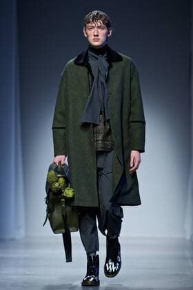 MILAN, Jan. 16, 2017 -- A model presents a creation at the Fall Winter 2017 18 menswear collection of MIAORAN by Chinese designer Miao Ran during Milan Fashion Week in Milan, Italy, on Jan. 16, 2017. )(gl) ITALY-MILAN-FASHION WEEK-MEN-CHINESE DESIGNER-MIAORAN JinxYu 