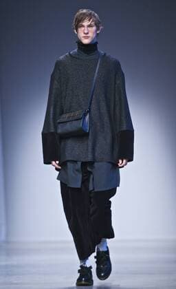 MILAN, Jan. 16, 2017 -- A model presents a creation at the Fall Winter 2017 18 menswear collection of MIAORAN by Chinese designer Miao Ran during Milan Fashion Week in Milan, Italy, on Jan. 16, 2017. )(gl) ITALY-MILAN-FASHION WEEK-MEN-CHINESE DESIGNER-MIAORAN JinxYu 