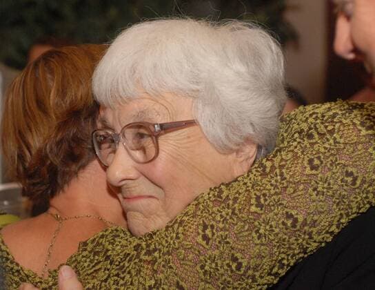 Sep 13, 2006; Birmingham, AL, USA; NELLE HARPER LEE, author of the literary classic, To Kill a Mockingbird , receives the 2006 Lifetime Achievement Award from the Birmingham Pledge Foundation at the Alys Stephens Center in Birmingham, Alabama on Wednesday, September 13, 2006. Mandatory - ZUMAma4_ 20060913_mdm_ma4_825