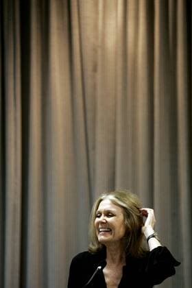 Berühmte Feministinnen, Gloria Steinem Sep 21, 2006; San Antonio, TX, USA; GLORIA STEINEM talks to the media at the San Antonio College Women s Center 25th Anniversary Celebration at McAllister Auditorium on Thursday, September 21, 2006. Mandatory - ZUMAa27_ 20060921_mdm_a27_156