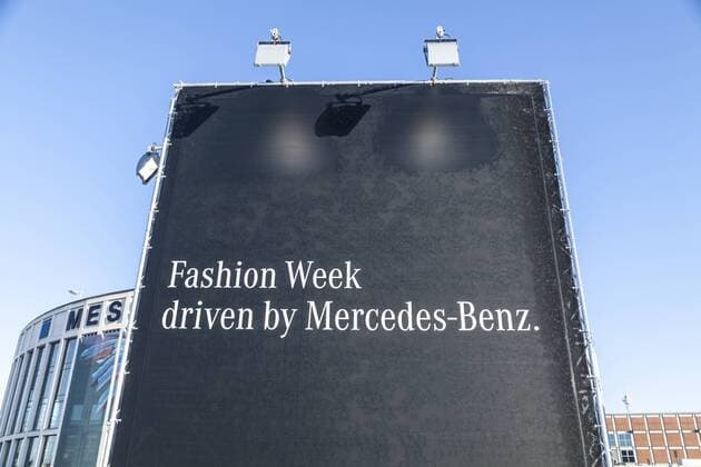 Schild Fashion Week von Mercedes Benz 2017 in Berlin Schild Fashion Week von Mercedes Benz 2017 in Berlin