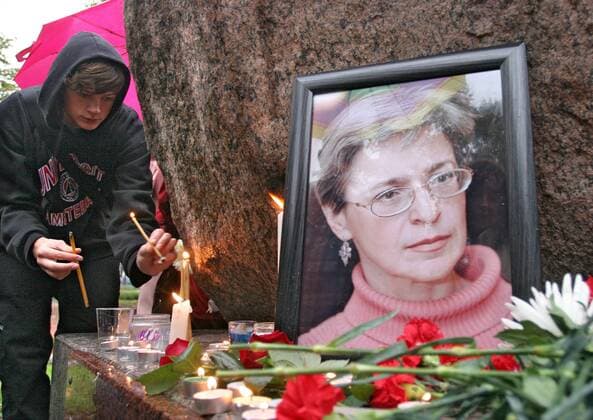 Russian journalist Anna Politkovskaya was killed in her apartment building on Saturday. Police says that the murder is possibly tied to her investigative reportings.Politkovskaya was found dead with a gunshot wound to the head in an elevator in her apartment building at Lesnaya street in central Moscow.People gathered in central Moscow to express their indignation on the murder of the journalist.The portrait of Anna Politkovshaya near the apartment building where she used to live. - ZUMAx01_ 20061008_rua_x01_104