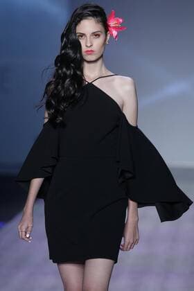 A model presents creations of the Mexican brand Close during the opening runway of the 66th Intermoda in Guadalajara, Jalisco, Mexico, 17 January 2017. Intermoda is the biggest exhibition of the fashion industry in Latin America. OPENING OF THE 66TH INTERMODA IN GUADALAJARA !ACHTUNG: NUR REDAKTIONELLE NUTZUNG!  MEX002 20170117-636202869865926871