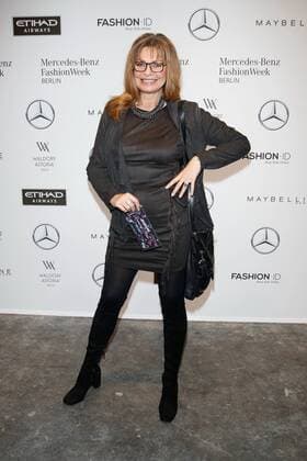 Maren Gilzer - Ankunft zur Lena Hoschek Fashion-Show im Rahmen der Mercedes-Benz Fashion Week Berlin Spring Summer 2017 Collections im Kaufhaus Jandorf in Berlin am 17.01.2017. Mercedes-Benz Fashion Week Berlin Spring Summer 2017 Collections