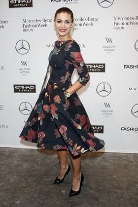 Fiona Erdmann - Ankunft zur Lena Hoschek Fashion-Show im Rahmen der Mercedes-Benz Fashion Week Berlin Spring Summer 2017 Collections im Kaufhaus Jandorf in Berlin am 17.01.2017. Mercedes-Benz Fashion Week Berlin Spring Summer 2017 Collections