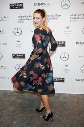 Fiona Erdmann - Ankunft zur Lena Hoschek Fashion-Show im Rahmen der Mercedes-Benz Fashion Week Berlin Spring Summer 2017 Collections im Kaufhaus Jandorf in Berlin am 17.01.2017. Mercedes-Benz Fashion Week Berlin Spring Summer 2017 Collections