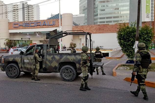 (170118) -- CANCUN, Jan. 17, 2017 -- Soldiers are seen on guard after a shooting attack in Cancun, Mexico, Jan. 17, 2017. According to the local press, the assault took place near the General Prosecutor s Office of Cancun, killing at least three people. Three suspected shooters have been captured. Jesus Tijerina)(zcc) MEXICO-CANCUN-SECURITY-VIOLENCE e JesusxTijerina 