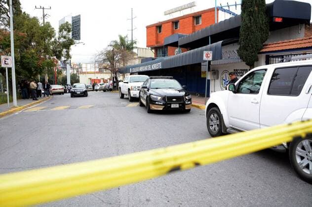 (170118) -- MONTERREY (MEXICO), Jan. 18, 2017 -- People gather outside the American School of the Northeast where a shooting occurred in Monterrey, Nuevo Leon state, Mexico, on Jan. 18, 2017. At least five people, including four teenagers and one teacher, were critically injured early Wednesday, after a student opened fire in their classroom at the private school. ) MEXICO-MONTERREY-SCHOOL-SHOOTING STR 