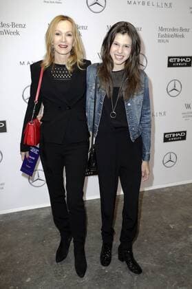 Katja Flint mit Lisa bei der Laurel Fashion Show auf der Mercedes-Benz Fashion Week Berlin Autumn Winter 2017. Berlin, 18.01.2017 Foto:xS.xGabschx xFuturexImage