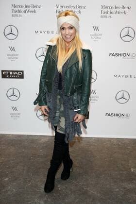 Shirin Tabatabai - Ankunft zur Rebekka Ruètz Fashion-Show im Rahmen der Mercedes-Benz Fashion Week Berlin Spring Summer 2017 Collections im Kaufhaus Jandorf in Berlin am 18.01.2017. Mercedes-Benz Fashion Week Berlin Spring Summer 2017 Collections