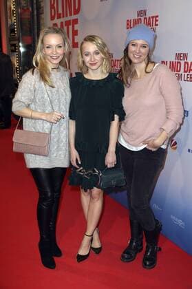 Janin Ullmann, Anna Maria Mühe und Nina Eichinger bei der Premiere des Kinofilms Mein Blind Date mit dem Leben im Kino in der Kulturbrauerei. Berlin, 18.01.2017 Foto:xS.xGabschx xFuturexImage