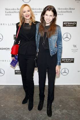 Berlin Fashion Week - Prominente bei Laurel Katja Flint und Lisa Mundt - Ankunft zur Laurèl Fashion-Show im Rahmen der Mercedes-Benz Fashion Week Berlin Spring Summer 2017 Collections im Kaufhaus Jandorf in Berlin am 18.01.2017. Mercedes-Benz Fashion Week Berlin Spring Summer 2017 Collections