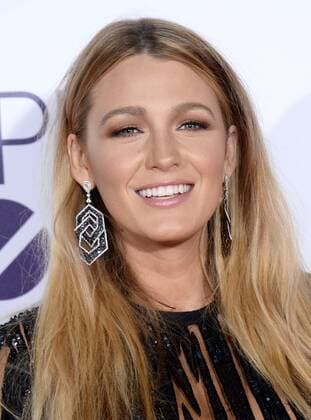 Actress Blake Lively attends the 43rd annual People s Choice Awards at the Microsoft Theater in Los Angeles on January 18, 2017.  LAP20170118085 JIMxRUYMEN
