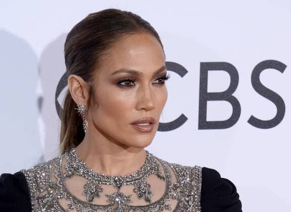 Actress Jennifer Lopez attends the 43rd annual People s Choice Awards at the Microsoft Theater in Los Angeles on January 18, 2017.  LAP20170118093 JIMxRUYMEN