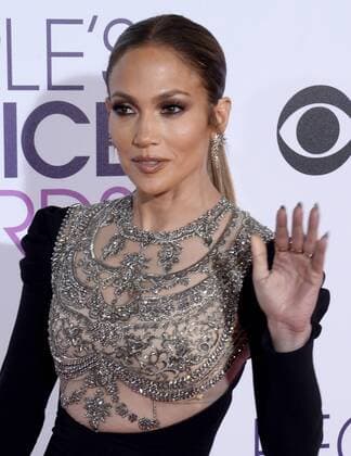 Actress Jennifer Lopez attends the 43rd annual People s Choice Awards at the Microsoft Theater in Los Angeles on January 18, 2017.  LAP20170118097 JIMxRUYMEN