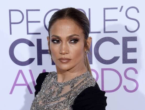 Actress Jennifer Lopez attends the 43rd annual People s Choice Awards at the Microsoft Theater in Los Angeles on January 18, 2017.  LAP20170118101 JIMxRUYMEN