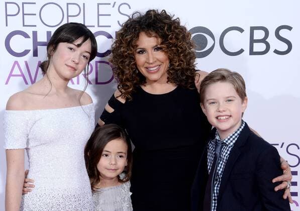 (L-R) Actors Grace Kaufman, Hala Finley, Diana Maria Riva and Matthew McCann attend the 43rd annual People s Choice Awards at the Microsoft Theater in Los Angeles on January 18, 2017.  LAP20170118131 JIMxRUYMEN