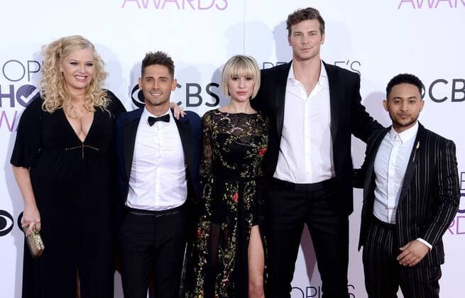 (L-R) Actors Melissa Peterman, Jean-Luc Bilodeau, Chelsea Kane, Derek Theler and Tahj Mowry attend the 43rd annual People s Choice Awards at the Microsoft Theater in Los Angeles on January 18, 2017.  LAP20170118149 JIMxRUYMEN