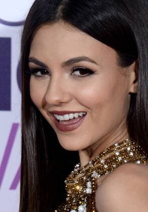 Actress Victoria Justice attends the 43rd annual People s Choice Awards at the Microsoft Theater in Los Angeles on January 18, 2017.  LAP20170118140r JIMxRUYMEN