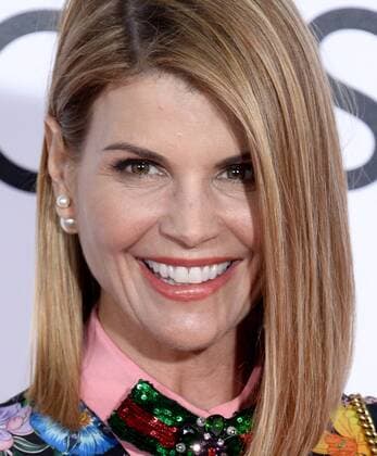 Actress Lori Loughlin attends the 43rd annual People s Choice Awards at the Microsoft Theater in Los Angeles on January 18, 2017.  LAP20170118229 JIMxRUYMEN