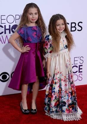 Actresses Sofia Jellen (L) and Olivia Jelle attend the 43rd annual People s Choice Awards at the Microsoft Theater in Los Angeles on January 18, 2017.  LAP201701182265 JIMxRUYMEN
