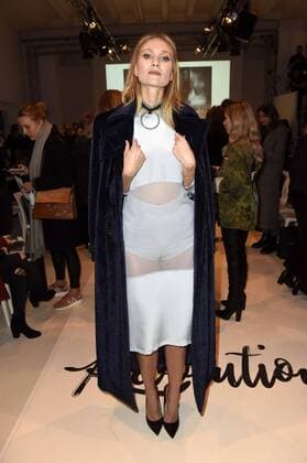 Carolin Niemczyk von Glasperlenspiel bei der Marcel Ostertag Fashion Show auf der Mercedes-Benz Fashion Week Berlin Autumn Winter 2017. Berlin, 18.01.2017 Foto:xF.xKernx xFuturexImage
