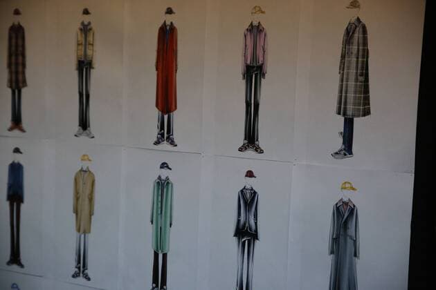 Paris Fashion Week - Valentino backstage Modenschau Valentino Zeichnungen - Fashion Week Mode - Valentino Collection - Paris - 18 01 2017 stephanechemin panoramic 