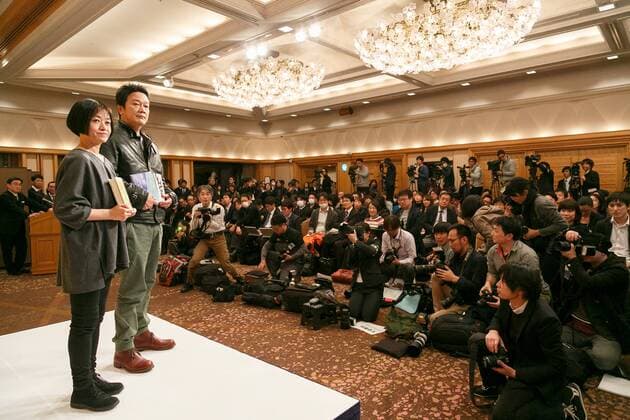 (L to R) The 156th Naoki Prize winner Riku Onda and 156th Akutagawa Prize winner Yamashita Sumito, pose for the cameras during the press conference at the Imperial Hotel on January 19, 2017, Tokyo, Japan. Yamashita Sumito was a joint winner of the 156th Akutagawa Prize for his book Shinsekai. Riku Onda received the 156th Naoki Prize for her book Honey Bee and Distant Thunder. Both literary prizes were established in 1935 and are awarded twice a year.  (gxta_156akutagawaandnaokiawards029)