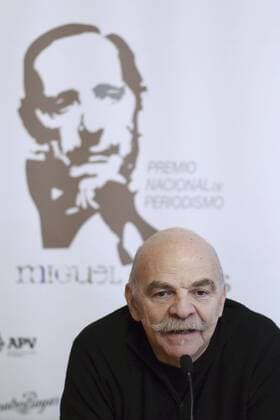 Spanish-Argentine journalist Martin Caparros during a press conference before the recepcion of his award at the 11th National Award of Journalism Miguel Delibes ceremony in Valladolid, Spain, 19 January 2017. L11TH NATIONAL AWARD OF JOURNALISM MIGUEL DELIBES !ACHTUNG: NUR REDAKTIONELLE NUTZUNG!  20170119-636204552344070113