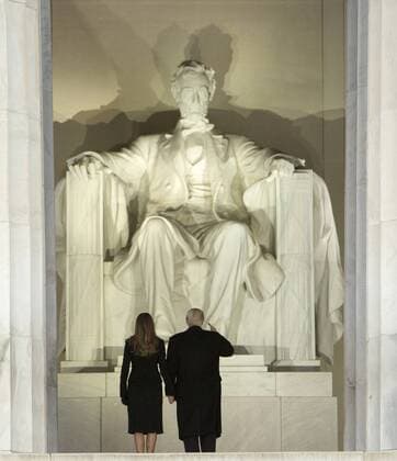 Amtseinführung von Donald Trump: Willkommenskonzert am Lincoln Memorial President-elect of The United States Donald J. Trump and wife Melania arrive at the Make America Great Again Welcome Celebration concert at the Lincoln Memorial in Washington, DC, January 19, 2017. The inauguration is January 20. Pool  WAX20170119240 CHRISxKLEPONIS