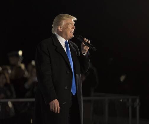 Amtseinführung von Donald Trump: Willkommenskonzert am Lincoln Memorial President-elect of The United States Donald J. Trump makes remarks at the Make America Great Again Welcome Celebration concert at the Lincoln Memorial in Washington, DC, January 19, 2017. The inauguration is January 20. Pool  WAX20170119244 CHRISxKLEPONIS