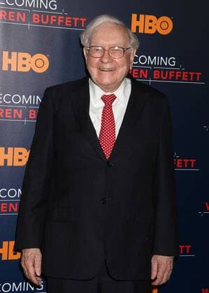 January 19, 2017 - New York, New York, U.S. - Businessman WARREN BUFFETT attends the world premiere of the HBO film Becoming Warren Buffett held at the Museum of Modern Art. New York U.S. - ZUMAk03_ 20170119_zaf_k03_012