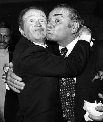 OSCARS. Bester Hauptdarsteller. Preisträger 1951-1960 ERNEST BORGNINE (Jan. 24, 1917 - July 8, 2012) was an American actor of television and film whose career spanned more than six decades. He was an unconventional lead in many films of the 1950s, including his Academy Award-winning turn in the 1955 film Marty. PICTURED: Hollywood, California, U.S. - RED BUTTONS, left, and ERNEST BORGNINE in the 1970 s.  - ZUMA 20060714_mda_g105_152
