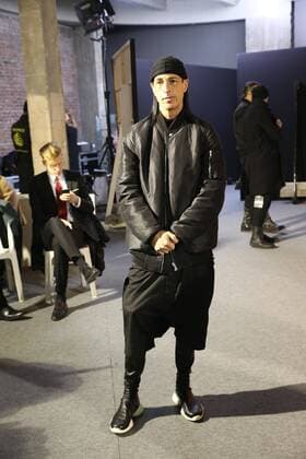 Paris Fashion Week - Rick Owens Modenschau defile mode masculine - rick owens fashion designer CELEBRITES : Fashion Week Mode Masculine - Rick Owens Collection Automne Hiver - Paris - 19 01 2017 stephanechemin panoramic 