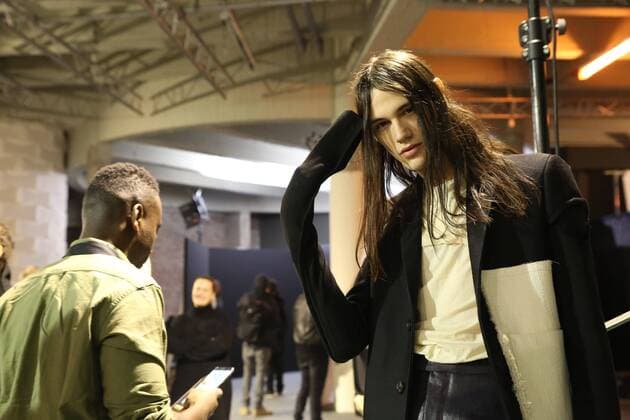 Paris Fashion Week - Rick Owens Modenschau defile mode masculine rick owens CELEBRITES : Fashion Week Mode Masculine - Rick Owens Collection Automne Hiver - Paris - 19 01 2017 stephanechemin panoramic 
