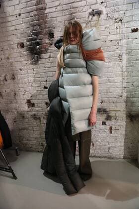 Paris Fashion Week - Rick Owens Modenschau defile mode masculine rick owens CELEBRITES : Fashion Week Mode Masculine - Rick Owens Collection Automne Hiver - Paris - 19 01 2017 stephanechemin panoramic 