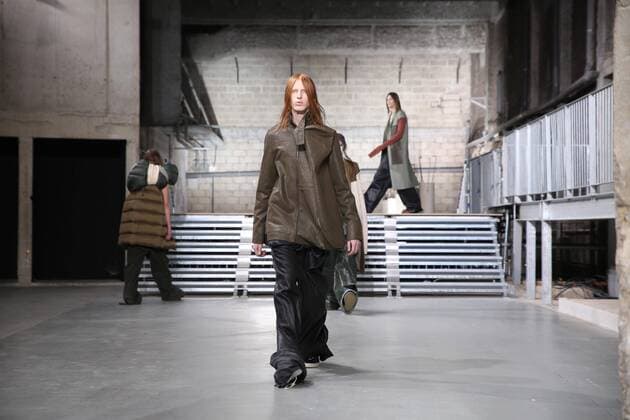 Paris Fashion Week - Rick Owens Modenschau defile mode masculine rick owens CELEBRITES : Fashion Week Mode Masculine - Rick Owens Collection Automne Hiver - Paris - 19 01 2017 stephanechemin panoramic 