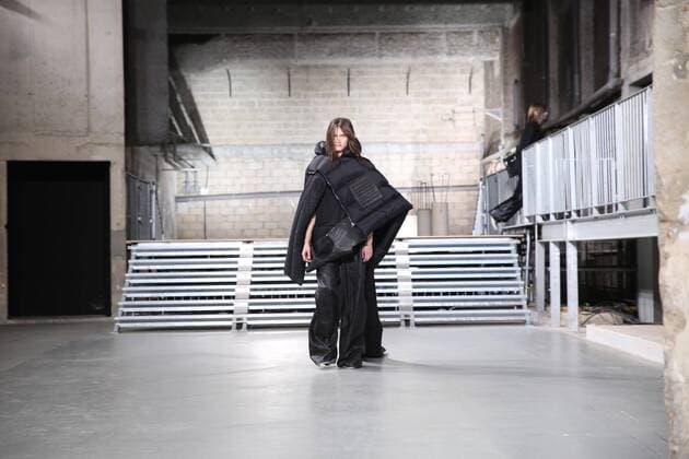 Paris Fashion Week - Rick Owens Modenschau defile mode masculine rick owens CELEBRITES : Fashion Week Mode Masculine - Rick Owens Collection Automne Hiver - Paris - 19 01 2017 stephanechemin panoramic 