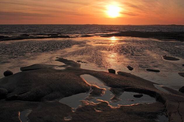 felsige Westkueste im Sonnenuntergang, Schweden, Vaestergoetland, Bohuslaen, Upphaerad rocky west coast at sunset, Sweden, Vaestergoetland, Bohuslaen, Upphaerad BLWS443243 Copyright: xblickwinkel McPHOTO J.xLukasx