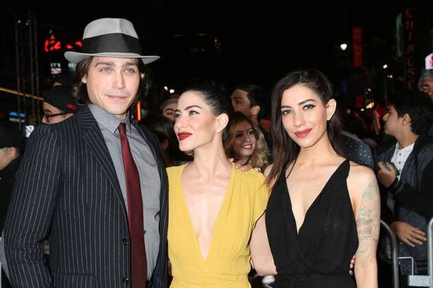 LOS ANGELES - JAN 19: Guest, Lisa Origliasso, Jess Origliasso at the xXx: Return Of Xander Cage Premiere at TCL Chinese Theater IMAX on January 19, 2017 in Los Angeles, CA  Copyright: xKathyxHutchinsx xIPAx
