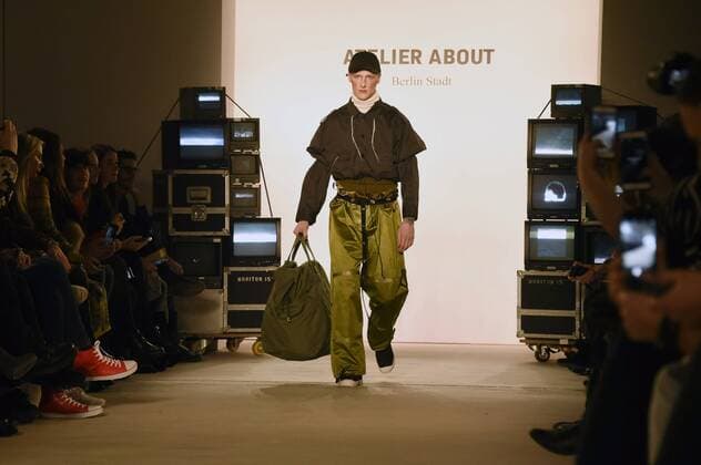 Model bei der Atelier About Fashion Show auf der Mercedes-Benz Fashion Week Berlin Autumn Winter 2017. Berlin, 20.01.2017 Foto:xF.xKernx xFuturexImage