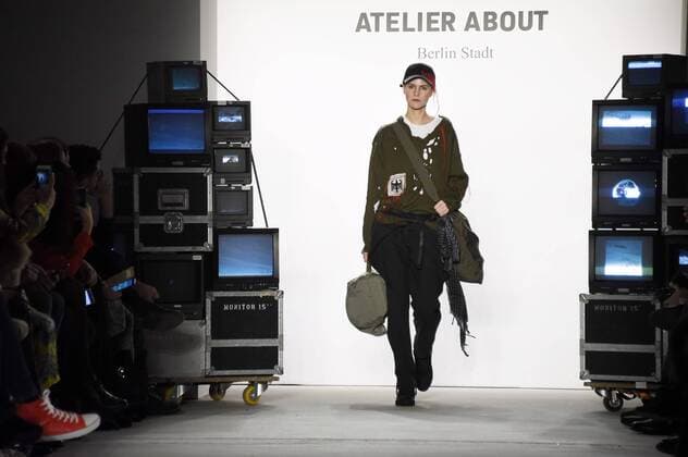 Model bei der Atelier About Fashion Show auf der Mercedes-Benz Fashion Week Berlin Autumn Winter 2017. Berlin, 20.01.2017 Foto:xF.xKernx xFuturexImage