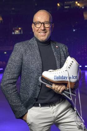 Bilder des Tages Thomas Rath bei der Premiere der Eisrevue Holiday on Ice - Time , für die er die Kostüme entworfen hat, in der Lanxess Arena. Köln, 21.01.2016 Foto:xC.xHardtx xFuturexImage