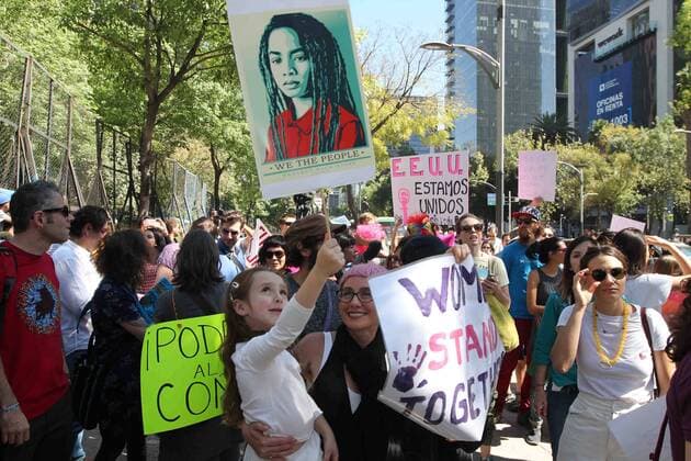 Women s March in Mexiko Stadt January 21, 2017 - Mexico - EUM20170121ACT08.JPG.CIUDAD DE MEXICO Protest Protesta-Trump Mexico.- Mujeres estadounidenses y mexicanas realizan una protesta en las inmediaciones de la Embajada de Estados Unidos en Mexico ante la toma de protesta de Donald Trump como presidente de EU, el 21 de enero de 2017.  - ZUMAu78_ 20170121_zaf_u78_029